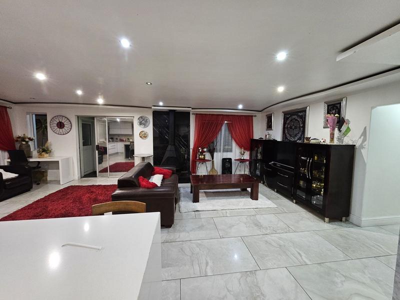 3 Bedroom Property for Sale in Newfields Western Cape